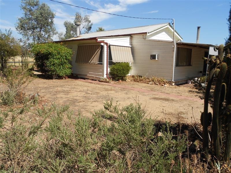 42 East Street, Gooloogong NSW 2805