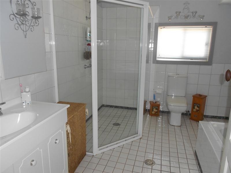 42 East Street, Gooloogong NSW 2805