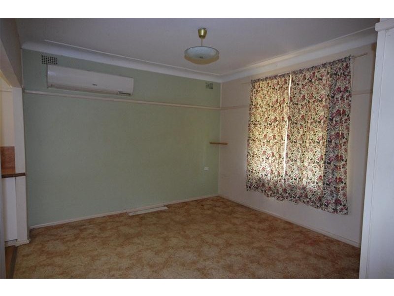 8 Myall Street, Cowra NSW 2794