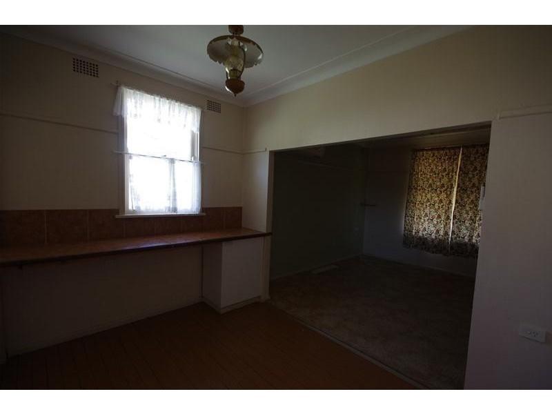 8 Myall Street, Cowra NSW 2794