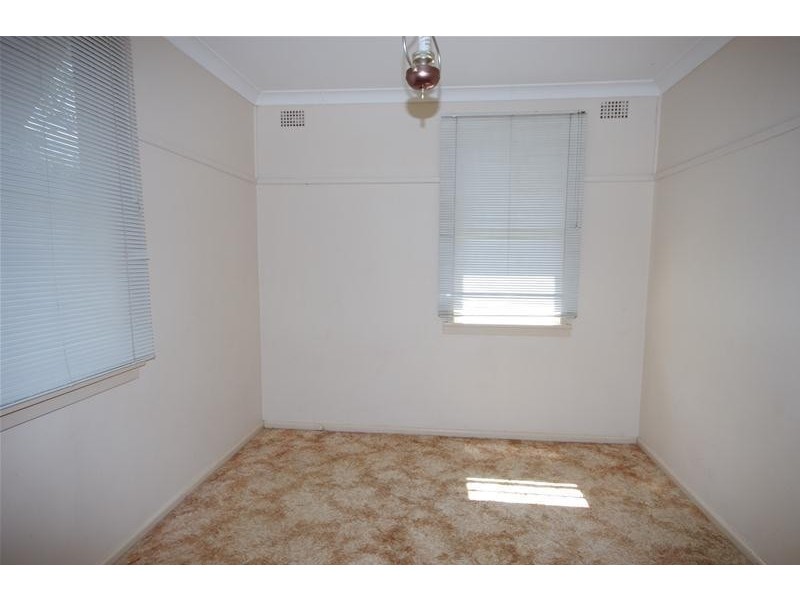 8 Myall Street, Cowra NSW 2794