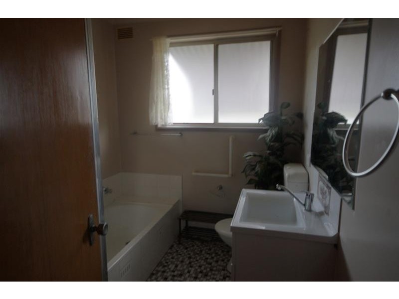 15 Jindalee Circuit, Cowra NSW 2794