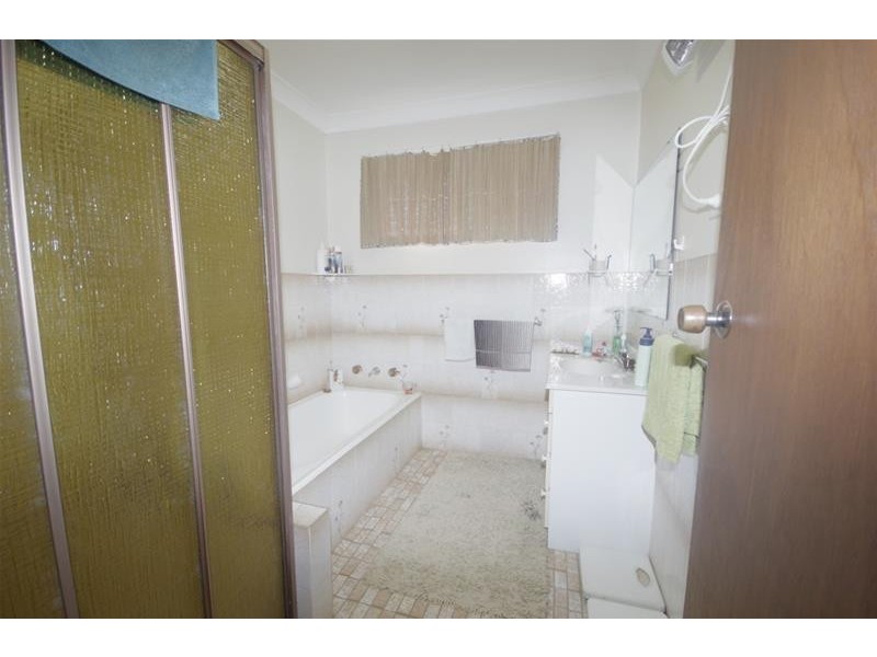 4 Lowan Place, Cowra NSW 2794