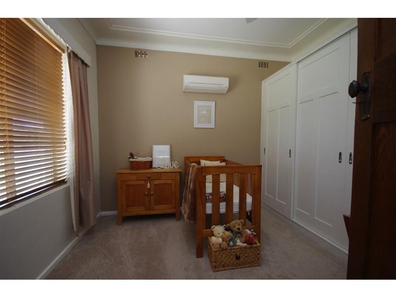 16 Argoon Street, Cowra NSW 2794