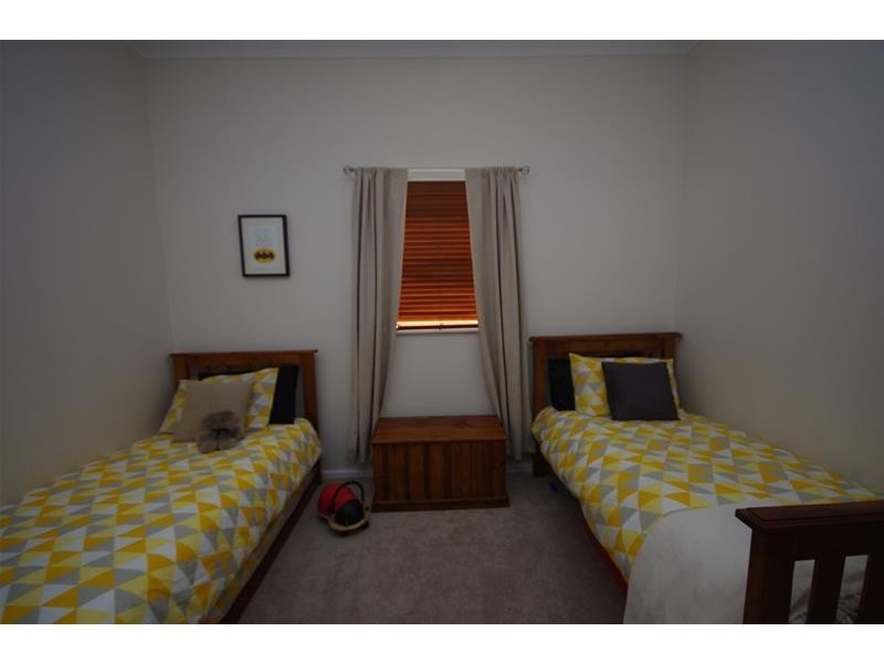 16 Argoon Street, Cowra NSW 2794