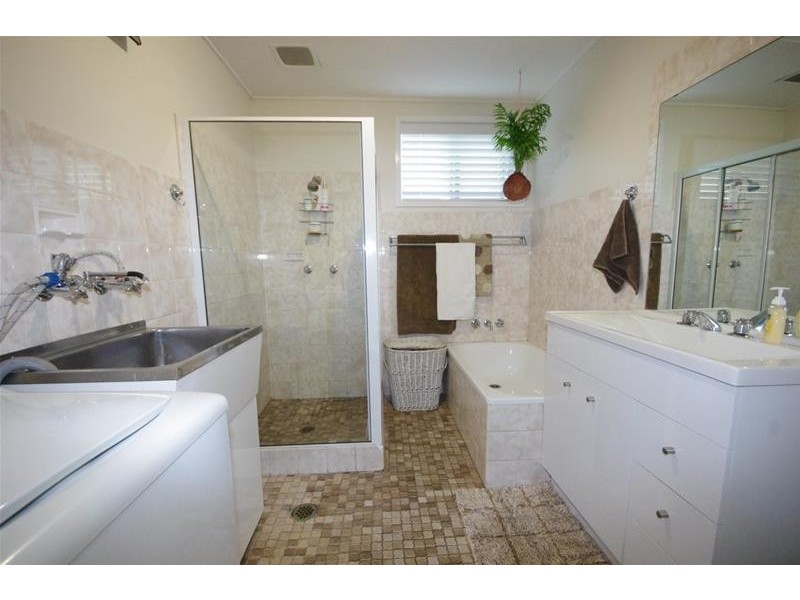 16 Argoon Street, Cowra NSW 2794