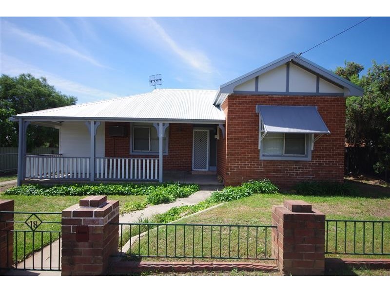 18 Argoon Street, Cowra NSW 2794