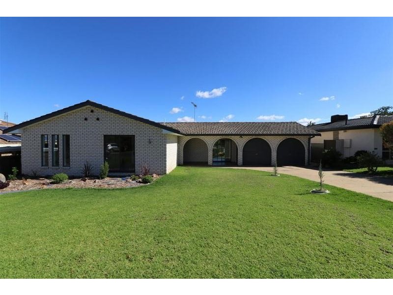2 Yaldara Crescent, Cowra NSW 2794
