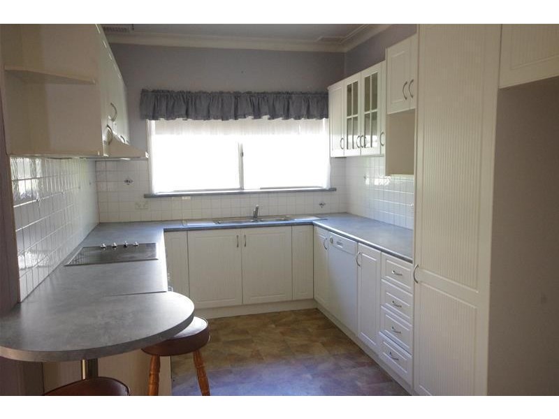 13 Henderson Street, Cowra NSW 2794