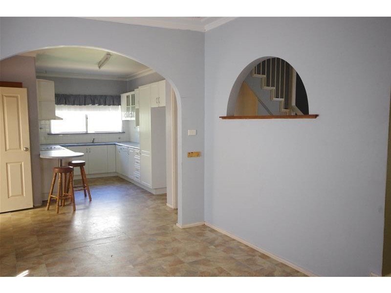 13 Henderson Street, Cowra NSW 2794