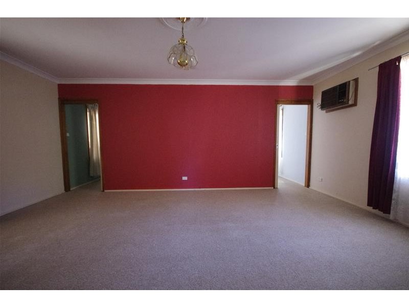 13 Henderson Street, Cowra NSW 2794