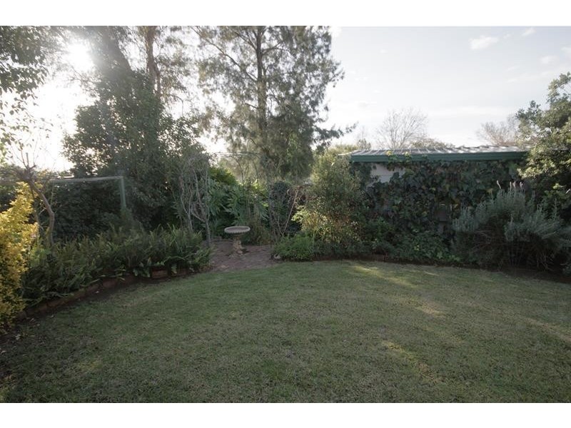 20 Berowra Street, Cowra NSW 2794