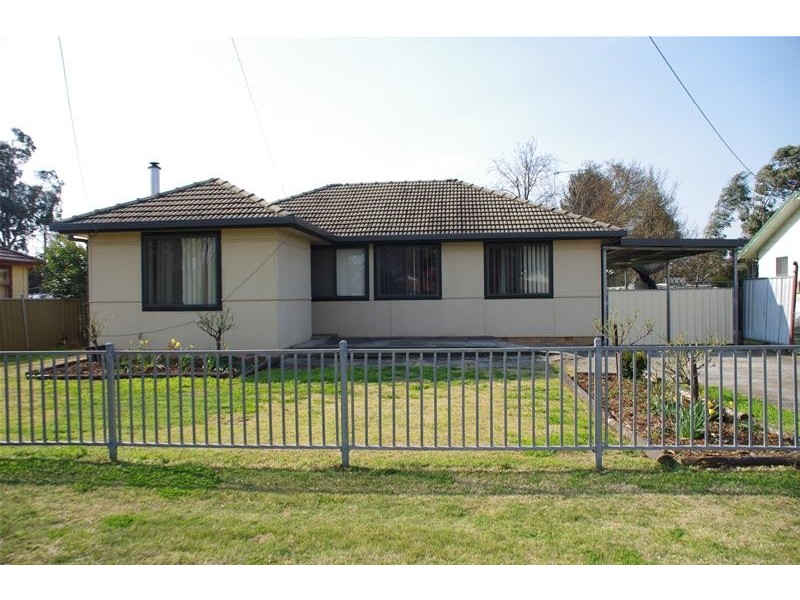 12 Logan Street, Cowra NSW 2794