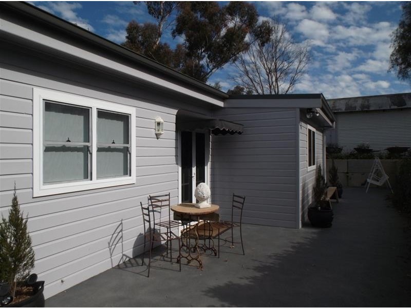 16 Lynch Street, Cowra NSW 2794