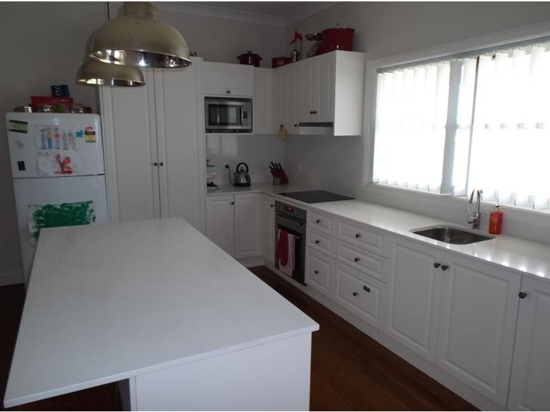 16 Lynch Street, Cowra NSW 2794