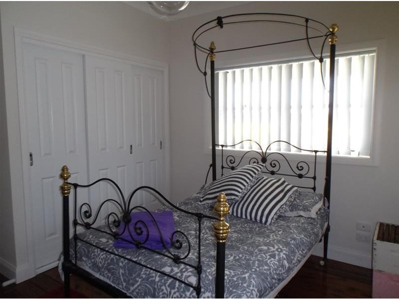 16 Lynch Street, Cowra NSW 2794