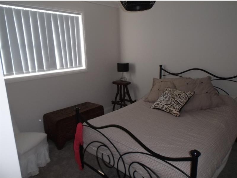 16 Lynch Street, Cowra NSW 2794