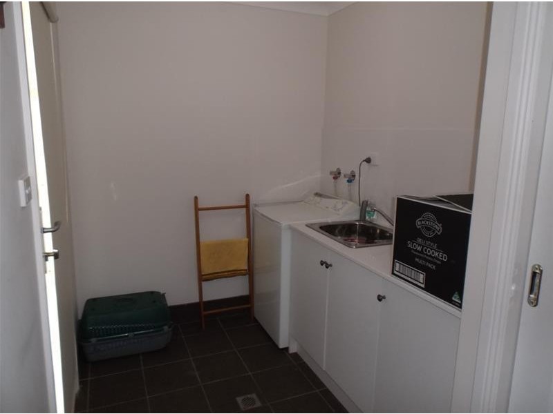 16 Lynch Street, Cowra NSW 2794