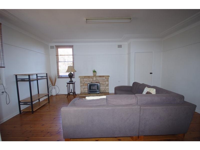 2 Sheahan Street, Cowra NSW 2794