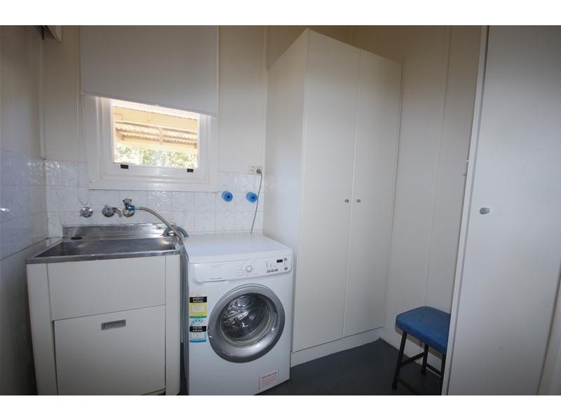 2 Sheahan Street, Cowra NSW 2794