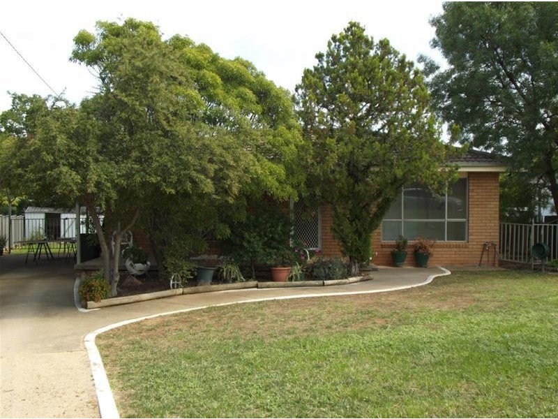 10 Newcombe  Street, Cowra NSW 2794