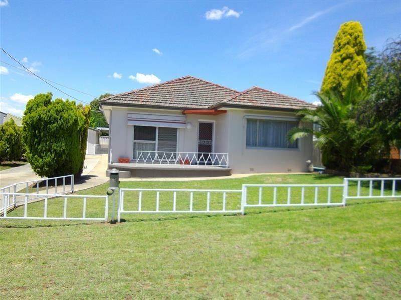 27 Brisbane Avenue, Cowra NSW 2794