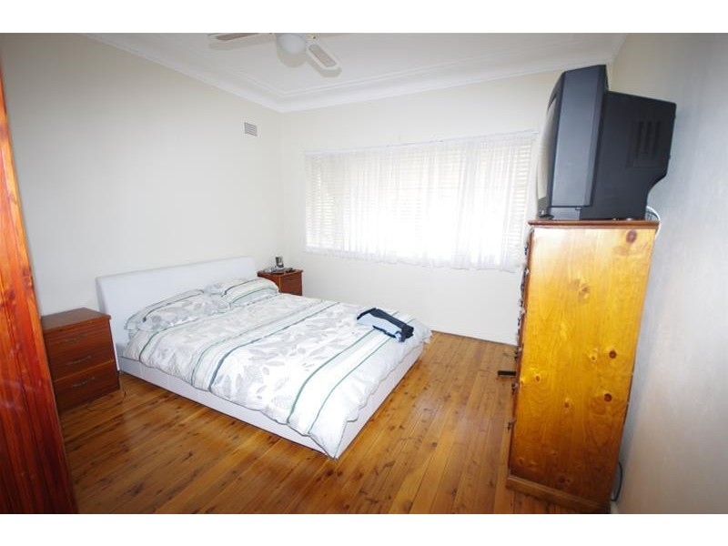 27 Brisbane Avenue, Cowra NSW 2794