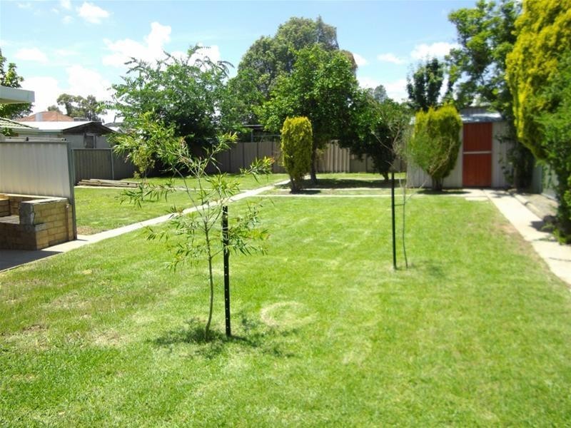 27 Brisbane Avenue, Cowra NSW 2794