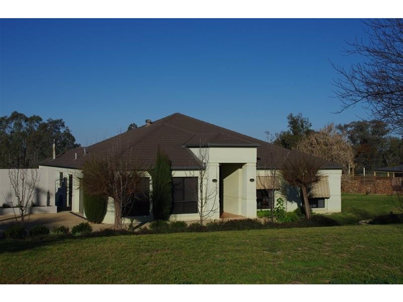 35 Dawson Drive, Cowra NSW 2794