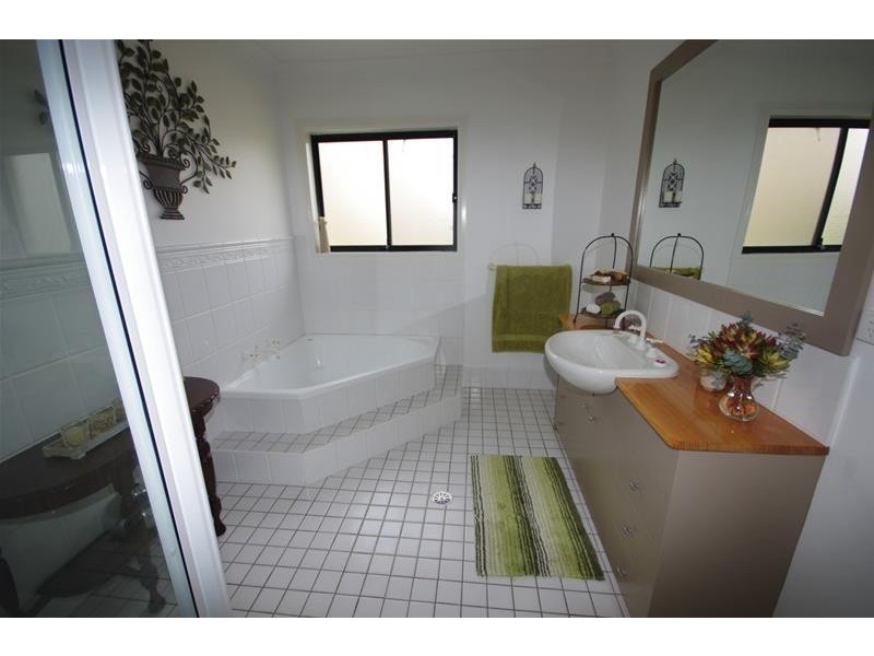 35 Dawson Drive, Cowra NSW 2794