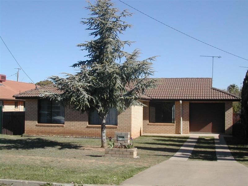 15 Logan Street, Cowra NSW 2794
