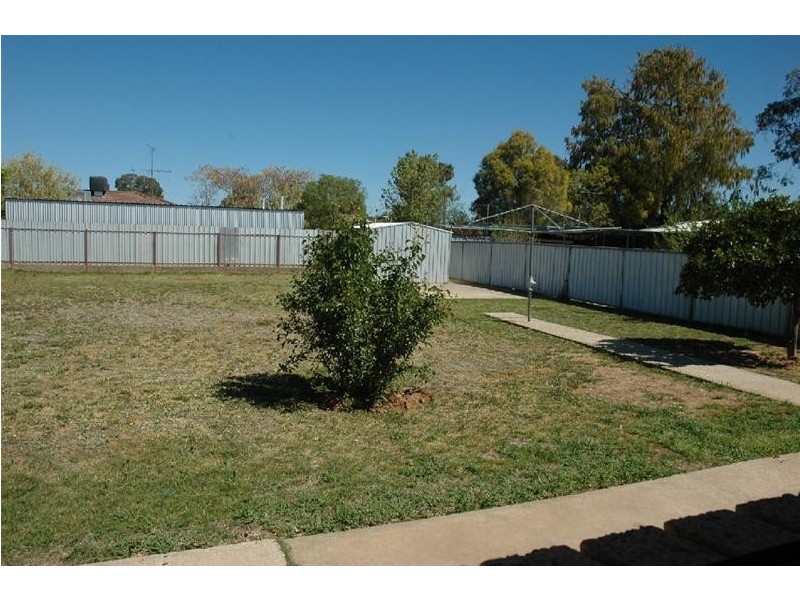 15 Logan Street, Cowra NSW 2794
