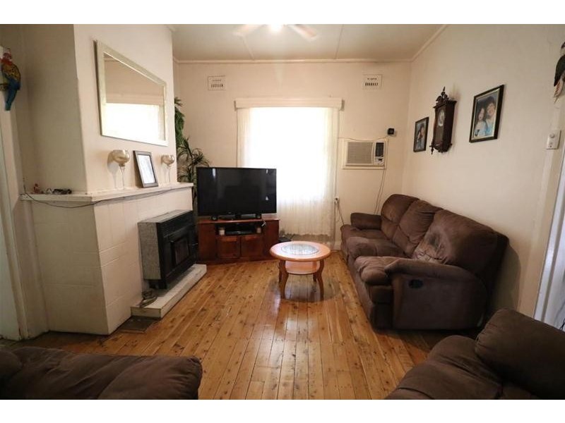 21 Dungaleer Street, Cowra NSW 2794