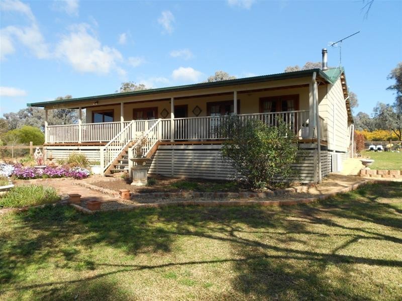 240 Conimbla Road, Cowra NSW 2794