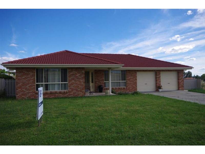 12 Pridham Street, Cowra NSW 2794