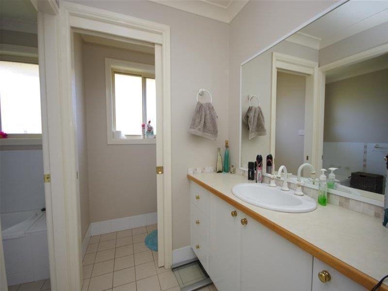 12 Pridham Street, Cowra NSW 2794