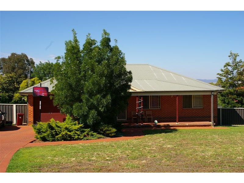 13 Eucalypt Close, Cowra NSW 2794