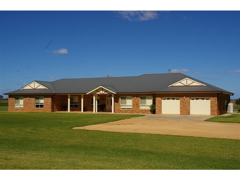 1826 North Logan Road, Cowra NSW 2794