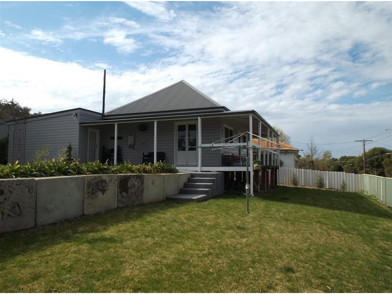 16 Lynch Street, Cowra NSW 2794
