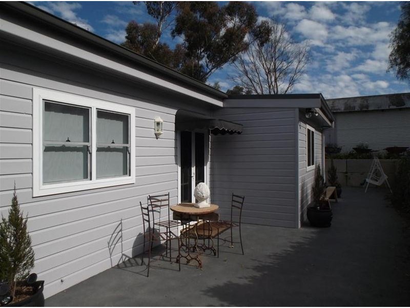 16 Lynch Street, Cowra NSW 2794