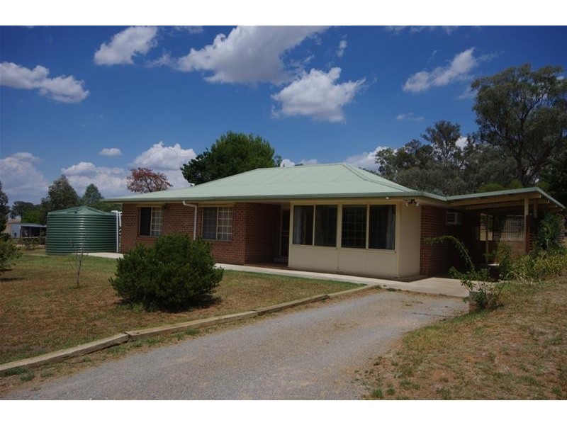 171 Elouera Road, Cowra NSW 2794