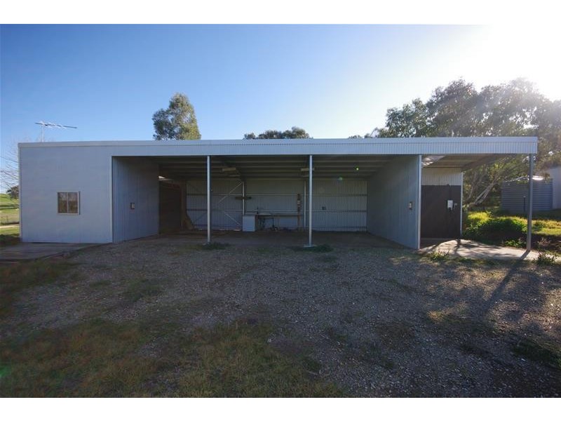 171 Elouera Road, Cowra NSW 2794