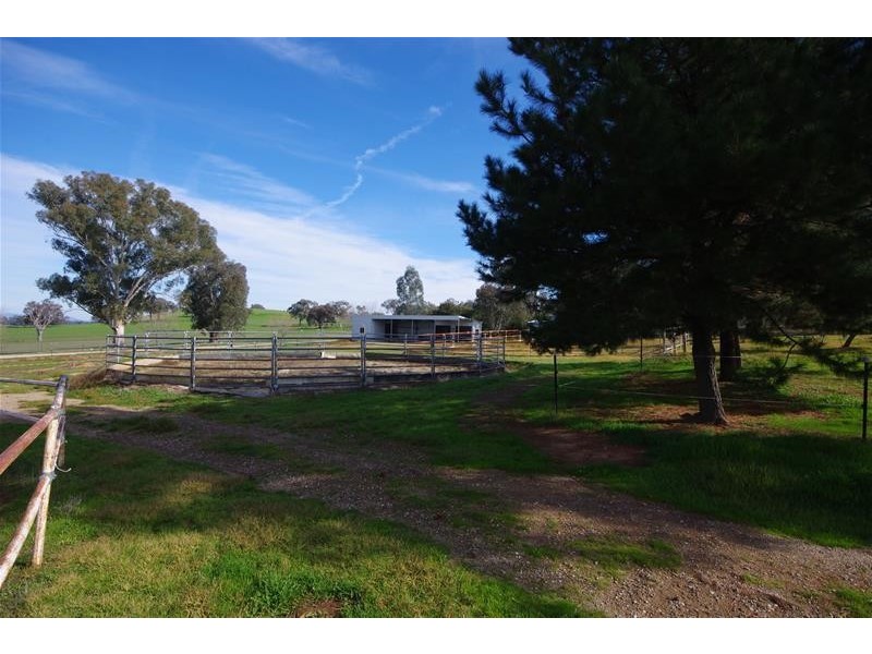 171 Elouera Road, Cowra NSW 2794