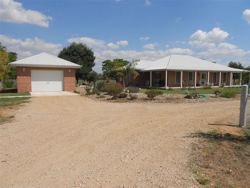 39 Elouera Road, Cowra NSW 2794