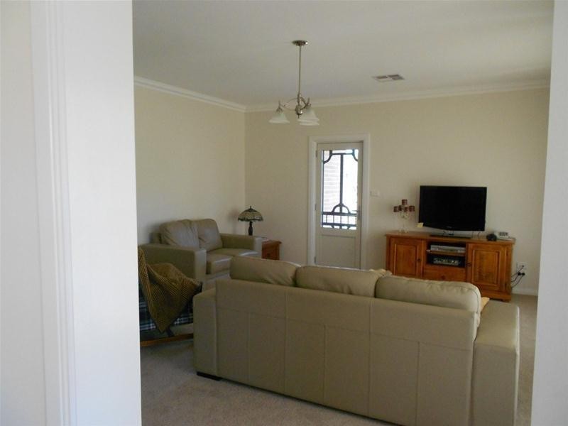 39 Elouera Road, Cowra NSW 2794