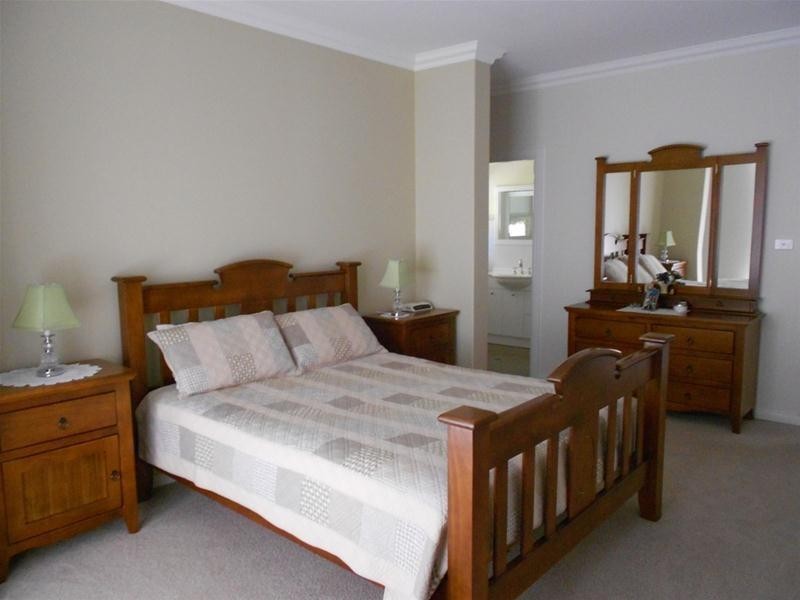 39 Elouera Road, Cowra NSW 2794