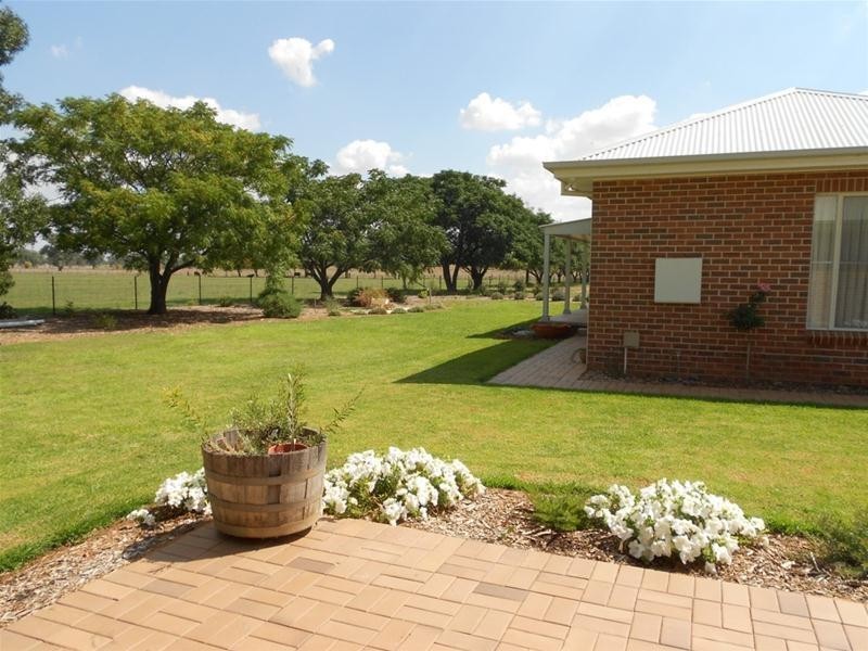 39 Elouera Road, Cowra NSW 2794