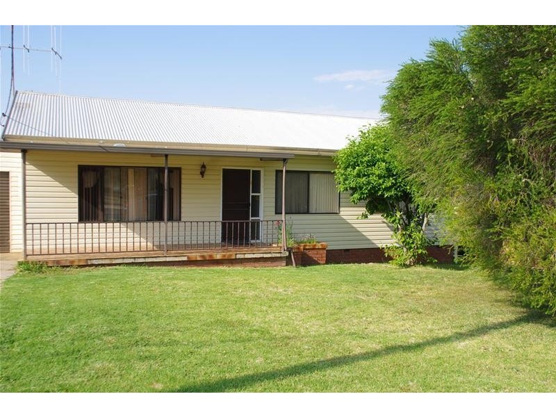 25 Dowell Street, Cowra NSW 2794