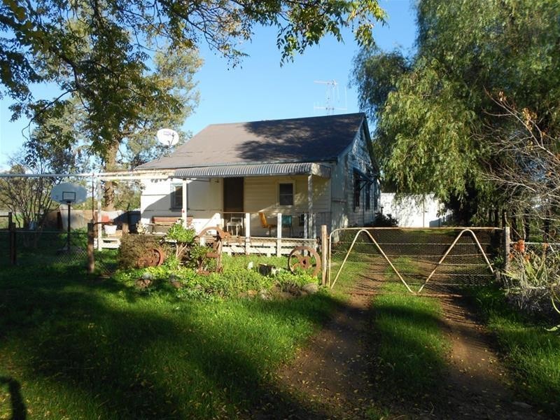 1 Railway Street, Caragabal NSW 2810