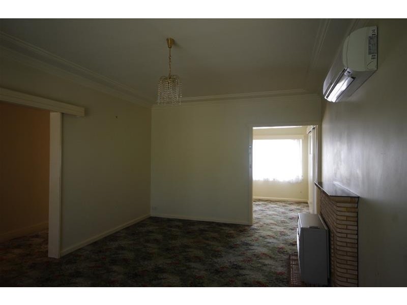 6 Carleton Street, Cowra NSW 2794